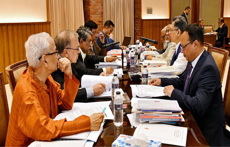 ঢাকায় জাতীয় সংসদ ভবনের এলডি হলে জাতীয় ঐকমত্য কমিশনের সঙ্গে বাংলাদেশ জাতীয়তাবাদী দলের (বিএনপি) তৃতীয় দিনের আলোচনা অনুষ্ঠিত হয়। এ সময় কমিশনের সহ-সভাপতি অধ্যাপক আলী রীয়াজ উপস্থিত ছিলেন। ছবি: পিআইডি