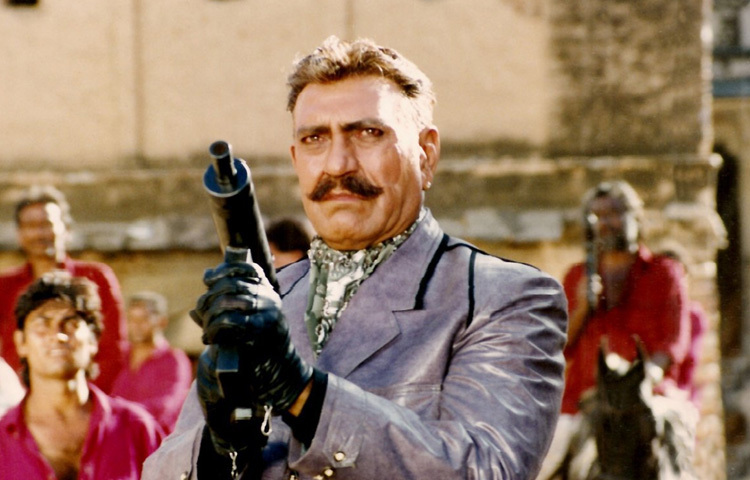 প্রখ্যাত অভিনেতা ও তার ভাই মদন পুরি তখন বলিউডে প্রতিষ্ঠিত, কিন্তু অমরেশের পথটা সহজ ছিল না।