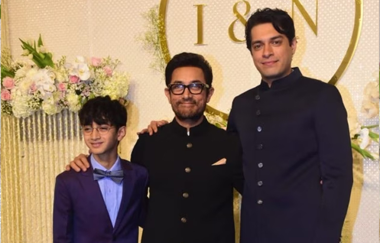 অনুষ্ঠানে ছিলেন না আমিরের প্রাক্তন স্ত্রী কিরণ। তবে তার সঙ্গে ছিল দুই ছেলে আজাদ ও জুনাইদ। ছবি: সংগৃহীত