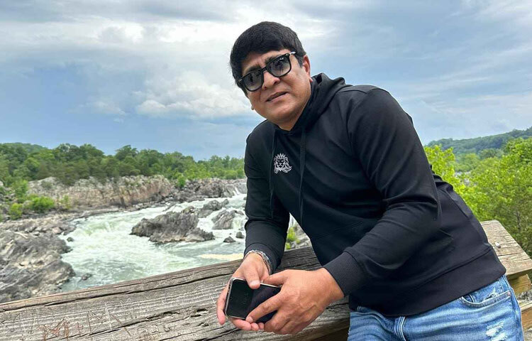 দীর্ঘ ৩০ বছরের ক্যারিয়ারে প্রায় ৩০০টি চলচ্চিত্রে অভিনয় করেছেন এবং আজও সক্রিয় শিল্প জীবনে অনবদ্য ভূমিকা পালন করছেন।