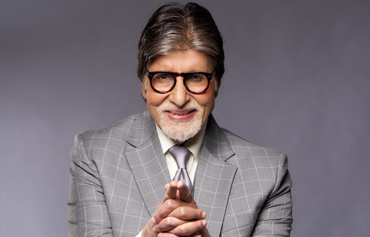 সম্প্রতি পুণের একটি বিশ্ববিদ্যালয় আয়োজিত চলচ্চিত্র উৎসবের উদ্বোধনী অনুষ্ঠানে যোগ দেন অমিতাভ। উৎসবে তার সঙ্গেই উপস্থিত ছিলেন স্ত্রী জয়া বচ্চন। সেখানেই সিনেমা জগত নিয়ে একাধিক কথা বলেন তিনি। ছবি: অমিতাভ বচ্চনের ফেসবুক থেকে