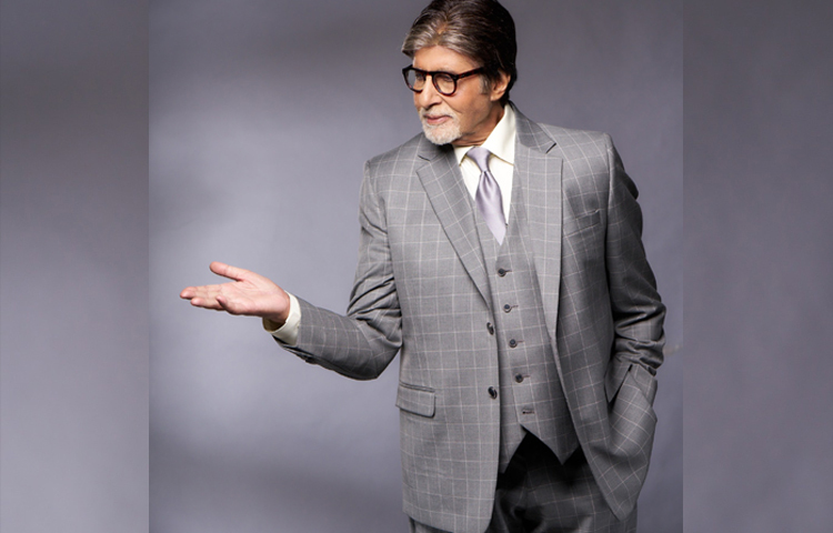 তাছাড়া সামাজিক যোগাযোগ মাধ্যমেও বেশ সরব এই অভিনেতা। রোববার ফেসবুকে তিনি বেশকিছু ছবি শেয়ার করেছেন। এরই মধ্যে সেই ছবি ও ক্যাপশন নিয়ে অনেকেই অনেক মন্তব্য করছেন। ছবি: অমিতাভ বচ্চনের ফেসবুক থেকে