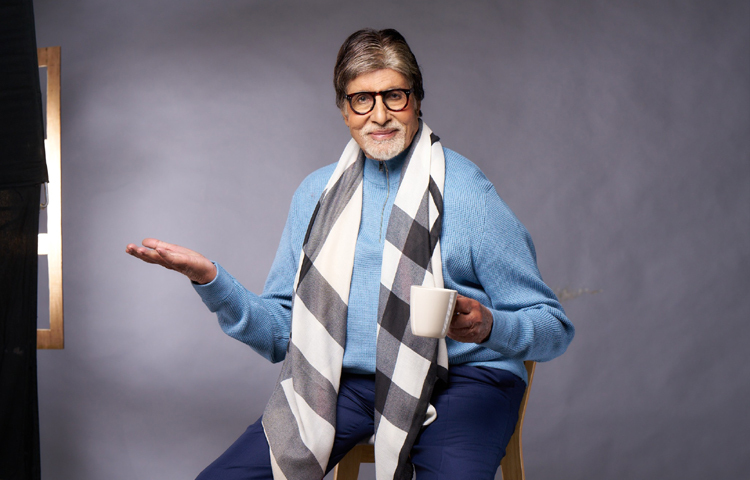 ক্যাপশনে অমিতাভ লেখেন, চা? শুধু তোমার জন্য! তাই আমরা এখানে যাই, আপনার জন্য! তো চলুন না বলি! আপনি হতাশ!- বিগ বি এই পোস্টে কি বুঝাতে চেয়েছেন তা অনেকটা অস্পষ্ট। ছবি: অমিতাভ বচ্চনের ফেসবুক থেকে