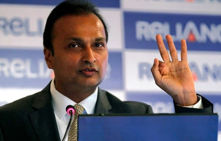 ১৯৮৫ সালে তিনি রিলায়েন্স ইন্ডাস্ট্রিজে যোগ দেন, যেখানে তিনি মূলত টেলিযোগাযোগ, শক্তি এবং অবকাঠামো খাতে গুরুত্বপূর্ণ ভূমিকা পালন করেন।