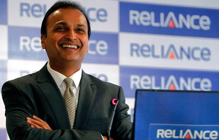 ২০০৫ সালে রিলায়েন্স গ্রুপ দুটি ভাগে বিভক্ত হলে অনিল আম্বানি নেতৃত্ব দেন রিলায়েন্স কমিউনিকেশন, রিলায়েন্স পাওয়ার, রিলায়েন্স ক্যাপিটাল ও রিলায়েন্স এনার্জির মতো বিভিন্ন সেক্টরে।