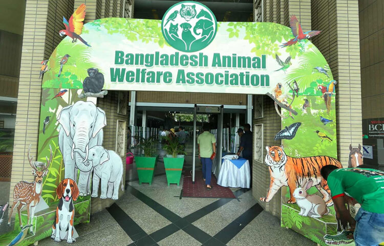 আয়োজকরা জানান, শুধু প্রাণীর প্রদর্শনীই নয়, বরং এখানে প্রাণীকল্যাণ সম্পর্কিত নানা বিষয়েও আলোচনা করা হচ্ছে।