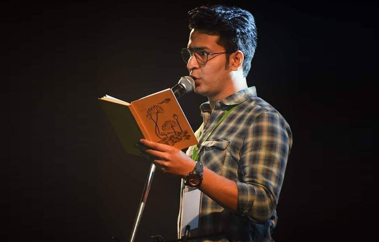 অভিনয়ের পাশাপাশি কণ্ঠ দিয়েও তিনি মুগ্ধ করেন দর্শককে। আবৃত্তি, গান কিংবা কবিতা পাঠ প্রতিটি ক্ষেত্রেই রয়েছে তার বিশেষ ছোঁয়া।