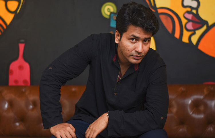 তরুণদের কাছে অনির্বাণ আজ এক অনুপ্রেরণা। মঞ্চ থেকে সিনেমা, দুই জায়গাতেই সমান দক্ষতায় কাজ করে তিনি প্রমাণ করেছেন প্রতিভার শক্তি থাকলে জনপ্রিয়তা কখনো দূরে থাকে না।