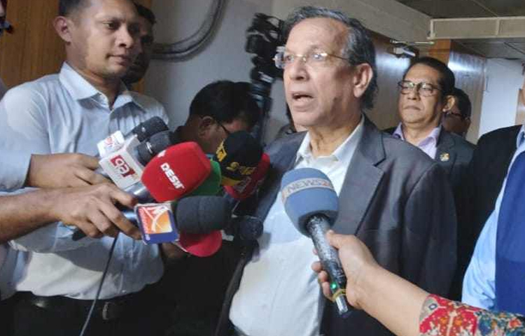 সেপ্টেম্বরের মধ্যে আর্টিফিশিয়াল ইন্টেলিজেন্স (কৃত্রিম বুদ্ধিমত্তা) বা এআই নিয়ে নতুন একটি আইনের খসড়া করা হবে বলে জানিয়েছেন আইন, বিচার ও সংসদ বিষয়ক মন্ত্রী আনিসুল হক। ছবি: মাসুদ রানা