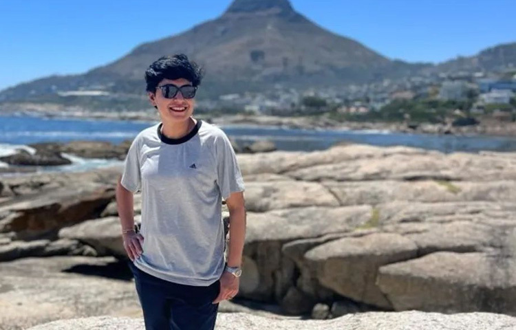 ছয়টি টেস্ট, ১২৭টি ওয়ানডে এবং টি-টোয়েন্টিতেও দেশের হয়ে প্রতিনিধিত্ব করেছেন অঞ্জুম। কিন্তু সংখ্যাই তার প্রভাবের পূর্ণতা দিতে পারে না। অঞ্জুম ছিলেন সেই ‘ব্যাটার’, যিনি চাপের মধ্যে দৃঢ়তা, হারানোর ভেতরে সাহস আর নীরবতার মধ্যে নেতৃত্বের ভাষা খুঁজে নিয়েছিলেন।