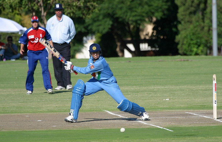 তিনি শুধু দলের অধিনায়ক ছিলেন না, ছিলেন নারী ক্রীড়াঙ্গনের মুখ। তার নেতৃত্বে ভারত নারী দল প্রথমবারের মতো ইংল্যান্ড সফর জয় করে। তিনি দেখিয়ে দেন নেতৃত্ব মানে শুধু পরিকল্পনা নয়, মনোবল গড়ে তোলার ক্ষমতাও।
