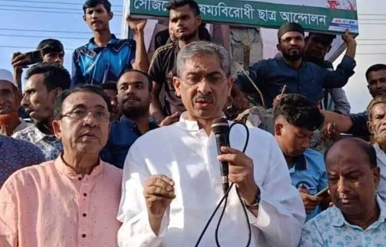 দেশে সুষ্ঠু পরিবেশ তৈরি করে অন্তর্বর্তী সরকার নির্বাচন দেবে। এতে বিএনপির পূর্ণ সমর্থন রয়েছে বলে জানিয়েছেন দলটির যুগ্ম মহাসচিব শহীদ উদ্দিন চৌধুরী এ্যানি। ছবি: কাজল কায়েস