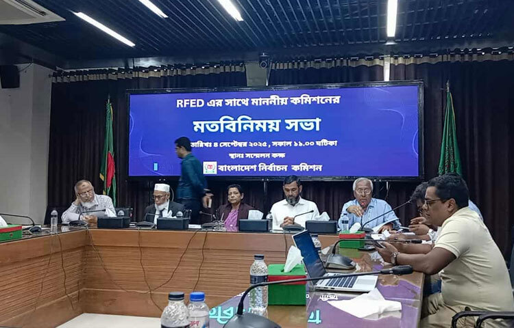 আমরা আস্থার জায়গায় কেউ নেই, এটি জাতীয় সংকট বলে মন্তব্য করেছেন নির্বাচন কমিশনার মো. আনোয়ারুল ইসলাম সরকার। ছবি: মফিজুল সাদিক