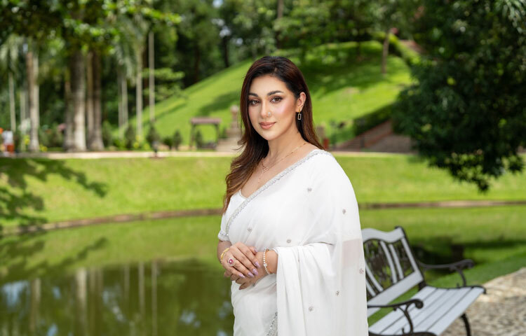 অপু বিশ্বাসের অভিনয়ের মূল শক্তি তার স্বাভাবিকতা। তিনি কখনোই অতিরঞ্জিত অভিনয়ে যাননি। বরং চরিত্রকে অনুভব করে পর্দায় বাঁচিয়ে রাখাই ছিল তার লক্ষ্য।