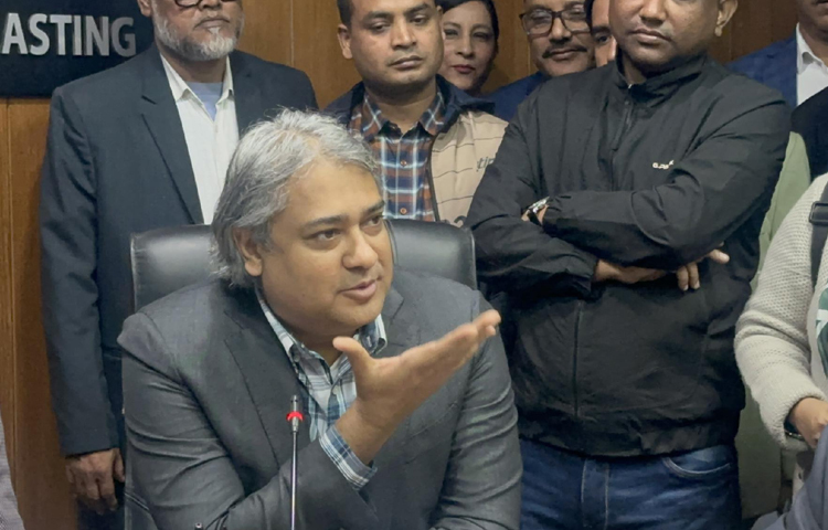 অপপ্রচার ও গুজবকে কিভাবে জবাবদিহির আওতায় আনা যায় সেটির একটি কাঠামো দাঁড় করাতে চান নবনিযুক্ত তথ্য ও সম্প্রচার প্রতিমন্ত্রী মোহাম্মদ আলী আরাফাত। ছবি: ইসমাইল হোসেন রাসেল