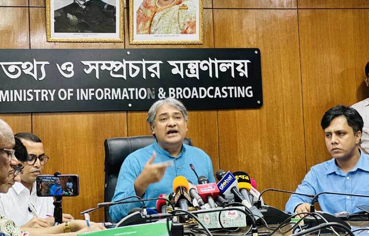 সম্প্রতি প্রধানমন্ত্রী শেখ হাসিনার সফরকালে ভারতের সঙ্গে বাংলাদেশের সমঝোতা স্মারক নিয়ে বিএনপি-জামায়াতের নেতাকর্মীরা অপপ্রচারে লিপ্ত হয়েছে বলে মন্তব্য করেছেন তথ্য ও সম্প্রচার প্রতিমন্ত্রী মোহাম্মদ আলী আরাফাত। ছবি: ইসমাইল হোসেন রাসেল