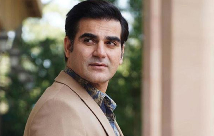 আরবাজের এই পরিবর্তন আমাদের শেখায় সেলুলয়েডে সাফল্য শুধু ক্যামেরার সামনেই নির্ধারিত হয় না, ক্যামেরার পেছনেও অনেকে ইতিহাস গড়েন।