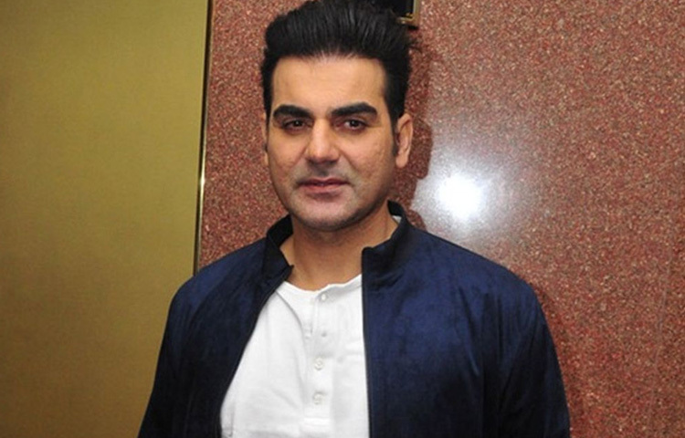 ব্যক্তিগত জীবনের এই বিশাল পরিবর্তনের মধ্যেও আরবাজ নিজেকে ভেঙে পড়তে দেননি। বরং নিজেকে কাজে, সৃষ্টিশীলতায় ব্যস্ত রাখেন।