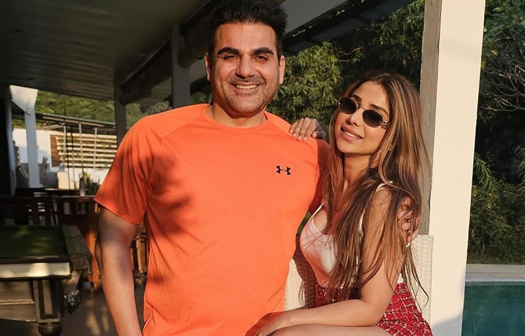 বর্তমানে তিনি জর্জিয়া আন্দ্রিয়ানি নামের এক ইতালিয়ান মডেলের সঙ্গে সম্পর্কে আছেন বলে জানা যায়। তবে আগের মতোই, এই সম্পর্ক নিয়েও তিনি রাখছেন সীমিত প্রচার। গ্ল্যামার দুনিয়ায় থেকেও নিজস্ব একটা গোপনতার জায়গা বজায় রেখেছেন।