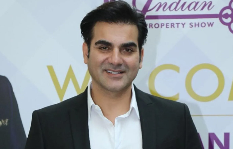 নায়ক হওয়ার চেষ্টায় কখনও বড় ঝাঁপ দেননি আরবাজ। বরং চুপিসারেই নিজের জায়গা খুঁজছিলেন-যেখানে তিনি সৃষ্টিশীলতার পূর্ণ স্বাধীনতা পাবেন।