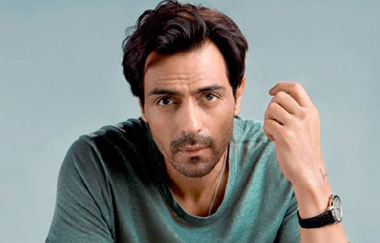 টেলিভিশনের বিভিন্ন রিয়েলিটি শোতে বিচারক, অতিথি বা বিশেষ উপস্থিতি সব জায়গাতেই অর্জুন রামপাল দর্শকদের সঙ্গে সহজভাবে মিশে যাওয়ার দক্ষতা দেখিয়েছেন। তার কথার ভঙ্গি, বুদ্ধিদীপ্ত মন্তব্য আর পরিশ্রুত উপস্থাপনা তাকে ছোটপর্দাতেও জনপ্রিয় করে তুলেছে।