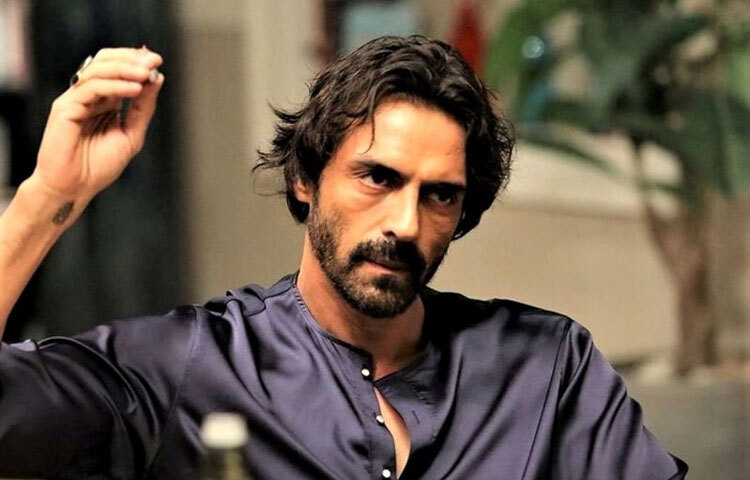 মডেলিং জগতের এই সাফল্যই তার জীবনকে সিনেমার দিকে নিয়ে আসে।