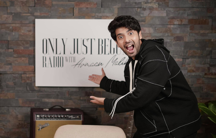 আরমান শুধু হিন্দিতেই গান গেয়েছেন তা নয়, গেয়েছেন তামিল, তেলুগু, মারাঠি, গুজরাটি, বাংলা, কন্নড়, ওড়িয়া সহ বিভিন্ন ভাষায়। তিনি একমাত্র ভারতীয় গায়ক যিনি আন্তর্জাতিক মিউজিক লেবেল ‘আরসি এ রেকর্ডস’ এর সঙ্গে চুক্তিবদ্ধ হন।