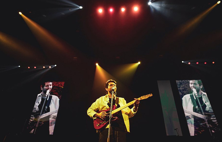 ২০০৬ সালে শিশু প্রতিযোগী হিসেবে অংশ নেন জনপ্রিয় সংগীত রিয়েলিটি শো ‘সারে গা মা পা লিটল চ্যাম্পস’-এ। সেই মঞ্চ থেকেই আরমানের প্রতিভা নজরে আসে সঙ্গীত বোদ্ধাদের। যদিও বিজয়ী হতে পারেননি, তবুও তার কণ্ঠের প্রশংসায় পঞ্চমুখ ছিলেন সবাই। সেই শুরু, এরপর আর থেমে থাকেননি।