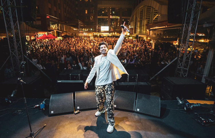 ২০২০ সালে মুক্তি পায় তার প্রথম ইংরেজি গান ‘কন্ট্রোল’। এরপর ‘হাও হাউ’, ‘ইকো’ এমন আরও কিছু ইংরেজি গান দিয়ে তিনি আন্তর্জাতিক শ্রোতাদের মন জয় করেন।