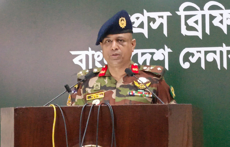 গোপালগঞ্জে প্রাণঘাতী অস্ত্র ব্যবহার করা হয়নি বলে জানিয়েছেন সেনাসদরের মিলিটারি অপারেশন্সের পরিচালক কর্নেল মো. শফিকুল ইসলাম। ছবি: তৌহিদুজ্জামান তন্ময়
