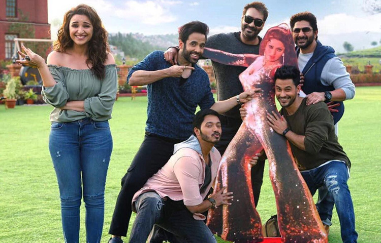 এরপর তিনি একে একে ‘গোলমাল’ সিরিজ, ‘ধামাল’, ‘ইশকিয়া’, 	‘জলি এলএলবি’-তে দুর্দান্ত অভিনয়ের মাধ্যমে প্রমাণ করেছেন তিনি শুধুমাত্র কমেডিয়ানই নন, এক দক্ষ অভিনেতা।