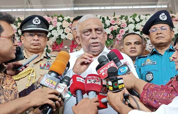 সংসদ সদস্য আনোয়ারুল আজীম আনার চোরাচালানের সঙ্গে যুক্ত ছিল তা আমরা কখনোই বলিনি, এমন মন্তব্য করেছেন স্বরাষ্ট্রমন্ত্রী আসাদুজ্জামান খান কামাল। ছবি: তৌহিদুজ্জামান তন্ময়