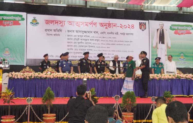 শিগগির বঙ্গোপসাগরকে দস্যুমুক্ত ঘোষণা করা হবে বলে জানিয়েছেন স্বরাষ্ট্রমন্ত্রী আসাদুজ্জামান খান কামাল। ছবি: আবু আজাদ