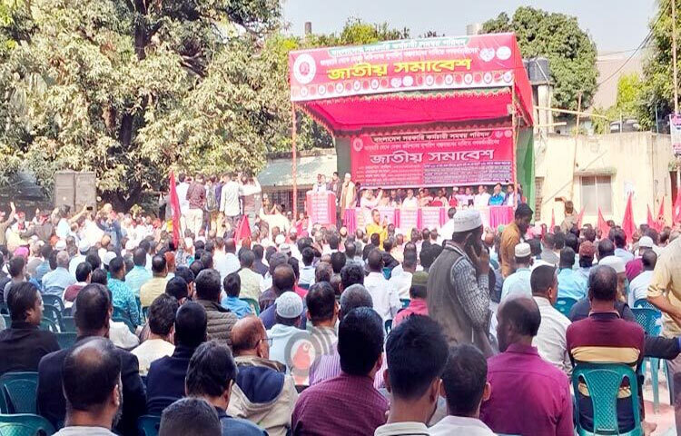 আগামী বছরের জানুয়ারি থেকে বেতন কমিশনের (পে কমিশন) সুপারিশ বাস্তবায়নসহ পাঁচ দফা দাবি আদায়ের লক্ষ্যে জাতীয় সমাবেশ করেছে গণকর্মচারীদের সংগঠন বাংলাদেশ সরকারি কর্মচারী সমন্বয় পরিষদ।