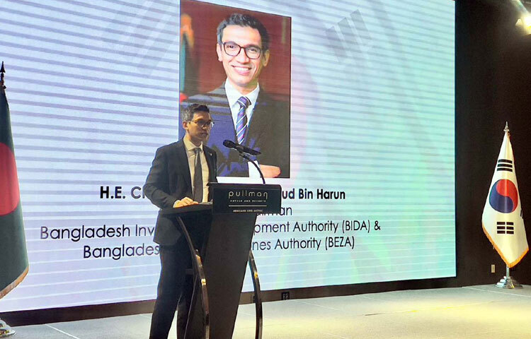 দক্ষিণ কোরিয়ার সিউলে ‘গেটওয়ে টু গ্রোথ: ইনভেস্ট ইন বাংলাদেশ’ শীর্ষক বিনিয়োগ সেমিনারে বক্তৃতা করেন বাংলাদেশ বিনিয়োগ উন্নয়ন কর্তৃপক্ষের নির্বাহী চেয়ারম্যান চৌধুরী আশিক মাহমুদ বিন হারুন। ছবি: পিআইডি