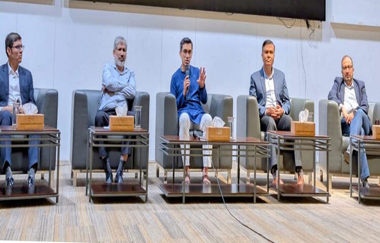 ঢাকায় আগারগাঁওয়ে মাল্টিপারপাস হলে বিডার পুনর্বিন্যাসকৃত সাংগঠনিক কাঠামো বিষয়ে অবহিতকরণ সভায় সভাপতির বক্তৃতা করেন বাংলাদেশ বিনিয়োগ উন্নয়ন কর্তৃপক্ষের (বিডা) নির্বাহী চেয়ারম্যান চৌধুরী আশিক মাহমুদ বিন হারুন। ছবি: পিআইডি