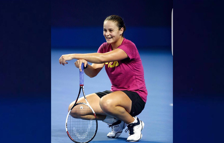 ১৯৯৬ সালের এই দিনে অস্ট্রেলিয়ার কুইন্সল্যান্ডে জন্ম তার। খুব ছোটবেলা থেকেই খেলাধুলার প্রতি আকৃষ্ট ছিলেন অ্যাশলে। মাত্র চার বছর বয়সে টেনিস হাতে নিয়েছিলেন, আর সেখান থেকেই শুরু এক অসাধারণ যাত্রা।