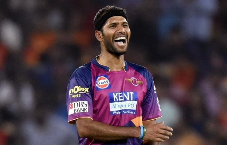 ২০২১ সালের ২ ফেব্রুয়ারি সব ধরনের ক্রিকেট থেকে অবসর নেন তিনি।