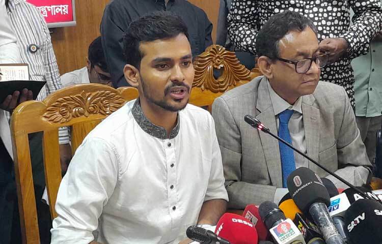 এই অন্তর্বর্তী সরকারের বৈধতা গণঅভ্যুত্থান বলে মন্তব্য করেছেন শ্রম ও কর্মসংস্থান উপদেষ্টা আসিফ মাহমুদ সজীব ভূঁইয়া। ছবি: মাসুদ রানা