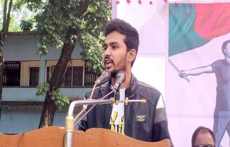 স্থানীয় সরকার, যুব ও ক্রীড়া উপদেষ্টা আসিফ মাহমুদ সজীব ভূঁইয়া বলেছেন, সাম্প্রতিক সময়ে ফ্যাসিবাদী সরকারের পতনের পর যেই পরাশক্তিগুলো এটাকে গ্রহণ করতে পারেনি, মেনে নিতে পারেনি, তারা আমাদের দেশের ব্যাপারে অনেক প্রপাগান্ডা চালিয়েছে। আমরা যখন জাতিগতভাবে ঐক্য দেখাতে পেরেছি, রাজনৈতিকভাবে ঐক্যবদ্ধ দেখাতে পেরেছি, তখন থেকে তাদের স্বর নরম হয়ে গেছে। ঐক্যই আমাদের মুক্তি একমাত্র অবলম্বন। ছবি: সফিকুল আলম