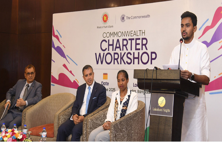 ঢাকায় গুলশানে লেকসোর হাইটস হোটেলের সম্মেলনকক্ষে কমনওয়েলথ চার্টার ওয়ার্কশপের উদ্বোধন অনুষ্ঠানে প্রধান অতিথির বক্তৃতা করেন যুব ও ক্রীড়া উপদেষ্টা আসিফ মাহমুদ সজীব ভূঁইয়া। ছবি: পিআইডি