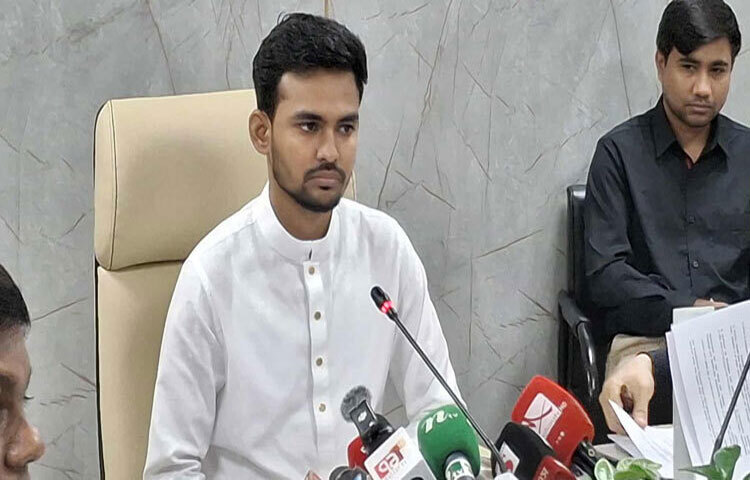 স্বাস্থ্য ও পরিবার কল্যাণ উপদেষ্টা নুরজাহান বেগম ক্যানসারে আক্রান্ত এবং তিনি আগে থেকেই সিঙ্গাপুরে চিকিৎসা করছিলেন বলে জানিয়েছেন উপদেষ্টা আসিফ মাহমুদ সজীব ভূঁইয়া। এজন্য তার বিদেশে চিকিৎসার বিষয়টি মানবিক জায়গা থেকে দেখা উচিত বলে মন্তব্য করেছেন আসিফ মাহমুদ।