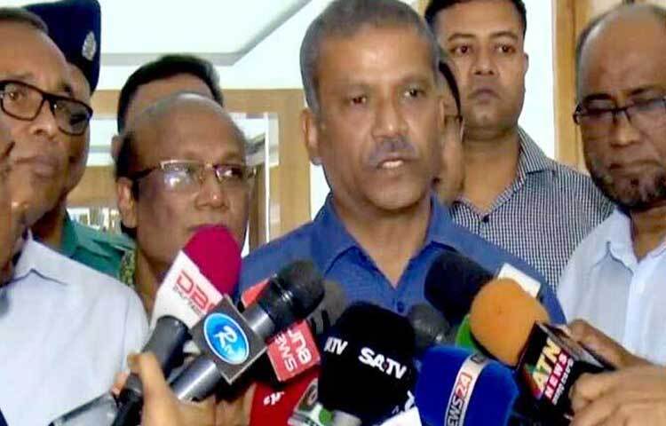 শেখ হাসিনাসহ বিদেশে পলাতকদের ফেরাতে আন্তর্জাতিক সংস্থা ইন্টারন্যাশনাল ক্রিমিনাল পুলিশ অর্গানাইজেশনের (ইন্টারপোল) সহায়তা নেওয়া হচ্ছে বলে জানিয়েছেন আইন, বিচার ও সংসদবিষয়ক উপদেষ্টা ড. আসিফ নজরুল। ছবি: জাগো নিউজ