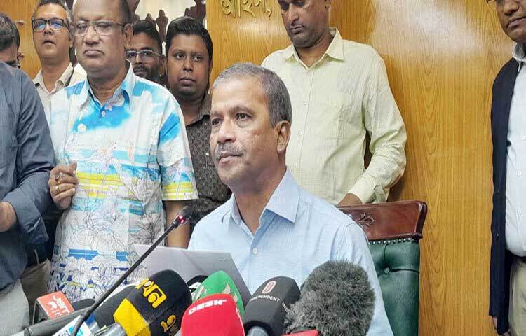 আন্তর্জাতিক অপরাধ ট্রাইব্যুনাল অধ্যাদেশ অনুমোদনের জন্য বুধবার উপদেষ্টা পরিষদের বৈঠকে উঠছে বলে জানিয়েছেন আইন বিচার ও সংসদ বিষয়ক উপদেষ্টা আসিফ নজরুল। ছবি: মাসুদ রানা