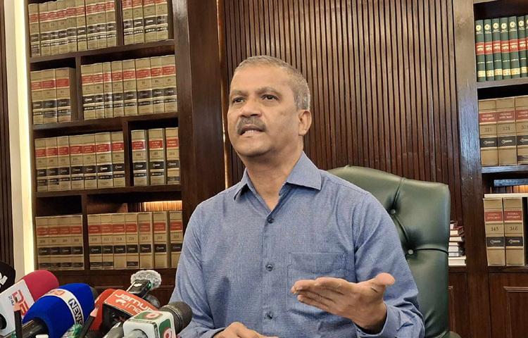 সরকার গুমবিষয়ক স্থায়ী কমিশন গঠনের চিন্তা-ভাবনা করছে বলে জানিয়েছেন আইন, বিচার ও সংসদবিষয়ক উপদেষ্টা ড. আসিফ নজরুল। ছবি: মাসুদ রানা