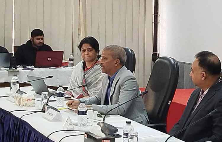 বাংলাদেশে গত ১৬ মাসে সবচেয়ে বেশি সাইবার বুলিংয়ের শিকার হওয়ার দাবি করেছেন আইন উপদেষ্টা অধ্যাপক ড. আসিফ নজরুল। ছবি: হাসান আলী