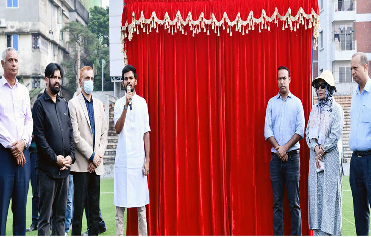 ঢাকায় কমলাপুরে বীরশ্রেষ্ট শহীদ সিপাহী মোহাম্মদ মোস্তফা কামাল স্টেডিয়ামে আর্টিফিশিয়াল টার্ফ মাঠ উদ্বোধন অনুষ্ঠানে বক্তৃতা করেন যুব ও ক্রীড়া উপদেষ্টা আসিফ মাহমুদ সজীব ভূঁইয়া। ছবি: পিআইডি