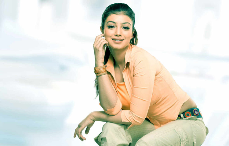 মাত্র ১৫ বছর বয়সে মডেলিং শুরু করেন মিষ্টি হাসির এই নায়িকা।