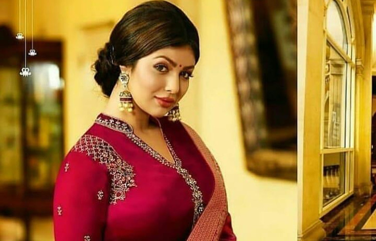 পর্দায় না থাকলেও ভক্তদের হৃদয়ে রাজ করেন তিনি।