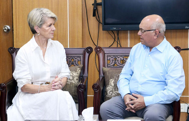 দুর্যোগ ব্যবস্থাপনা ও ত্রাণ উপদেষ্টা ফারুক ই আজমের সঙ্গে মন্ত্রণালয়ে তার অফিস কক্ষে সাক্ষাৎ করেন মিয়ানমার বিষয়ক জাতিসংঘ মহাসচিবের বিশেষ দূত জুলি বিশপ। ছবি: পিআইডি